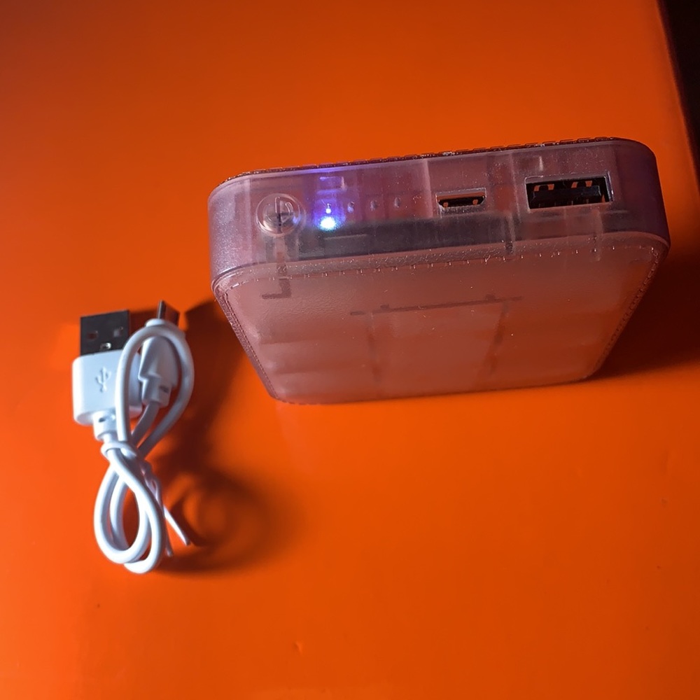 Portable charger - Picture 4 of 4